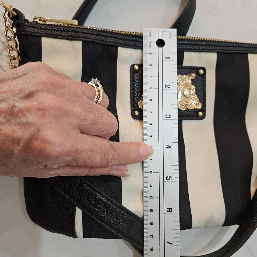 Juicy Couture Black White Striped Malibu Crossbody Bag Gold‎ Chain & Logo Plate - Picture 7 of 9
